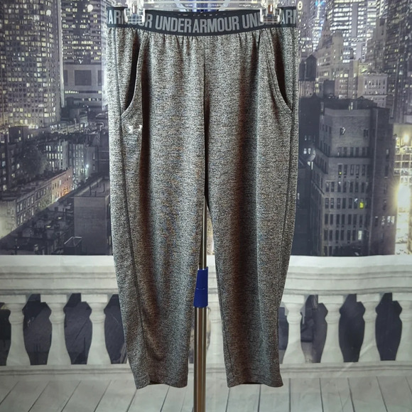 Under Armour sz M Loose Fit Alien Gray Heat Gear Capri Joggers - Picture 1 of 6